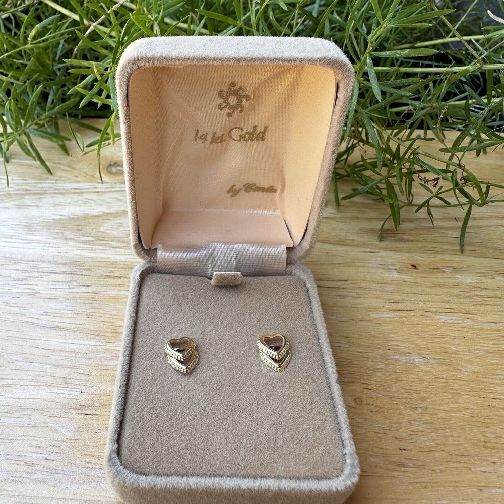 VTG Carla Stud Earrings 0.5 Inch 14K‎ Yellow Gold Double Heart NOS 0.7g Signed